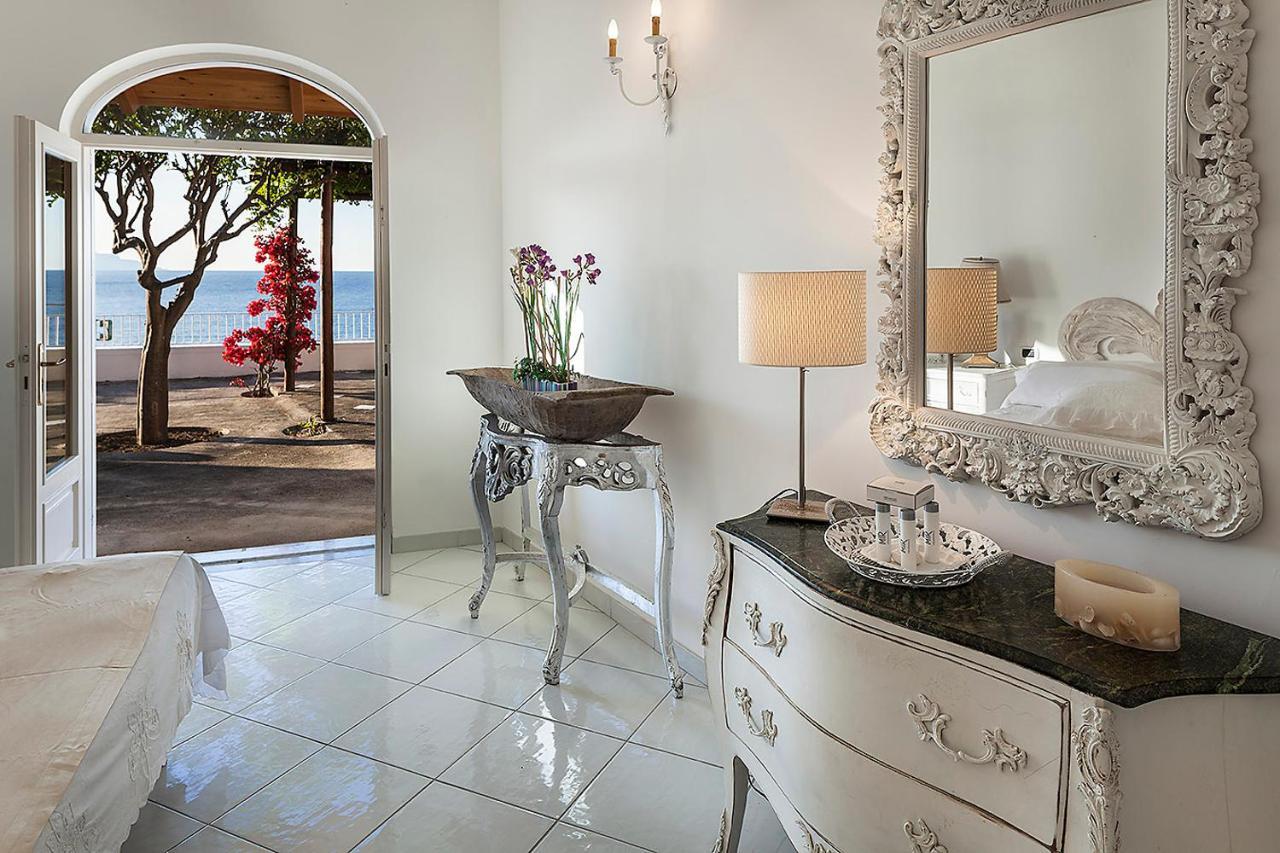 La Villa Resort & Spa Sant'Angelo  Extérieur photo