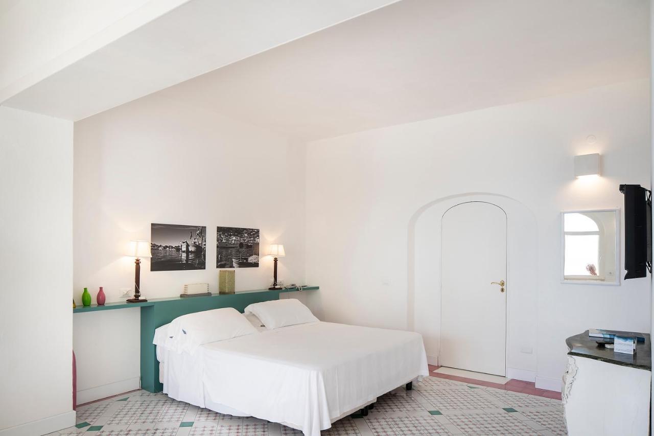 La Villa Resort & Spa Sant'Angelo  Extérieur photo